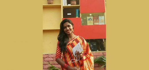 ইতির হাতেই ইতি