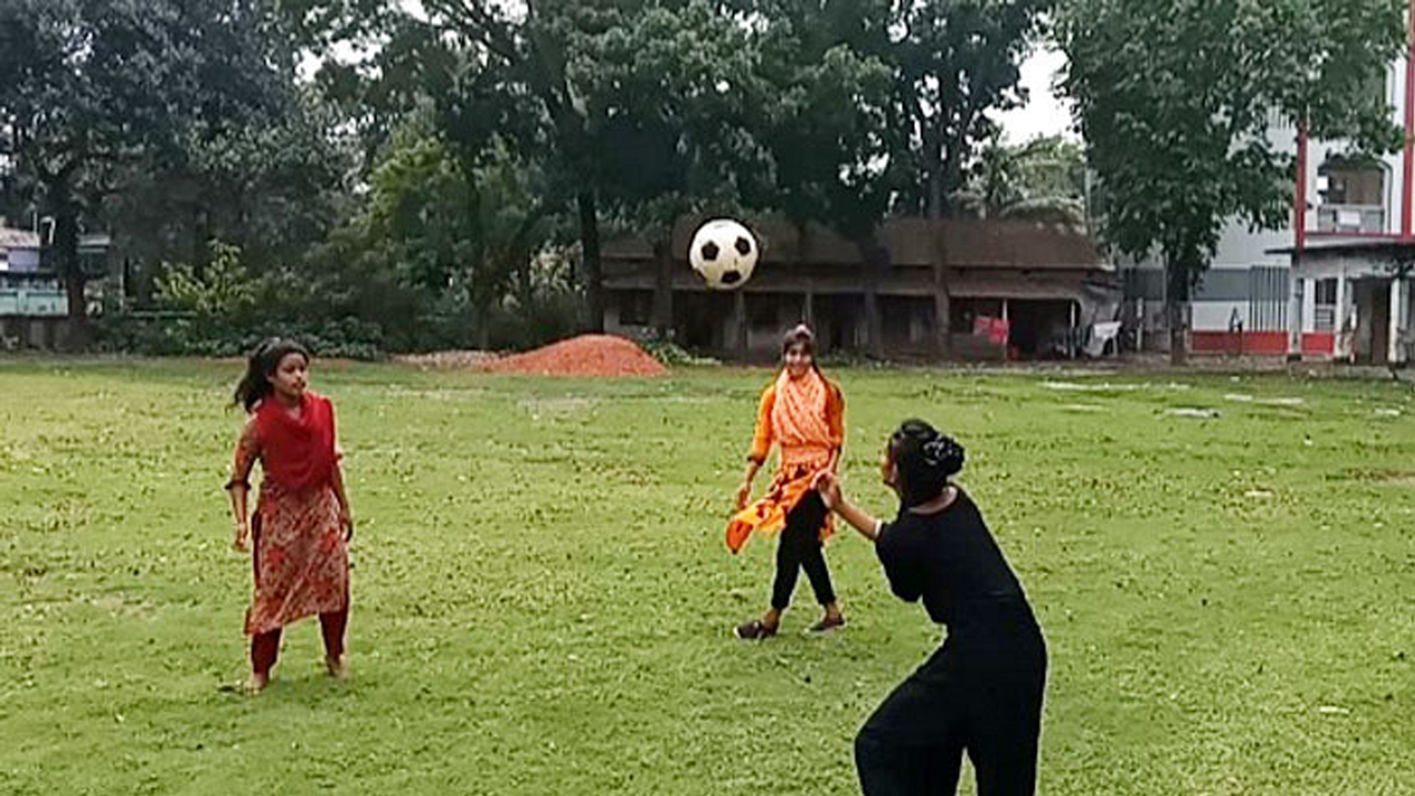 স্বপ্ন ও বাস্তবতার লড়াইয়ে ৩ কিশোরীর জয়