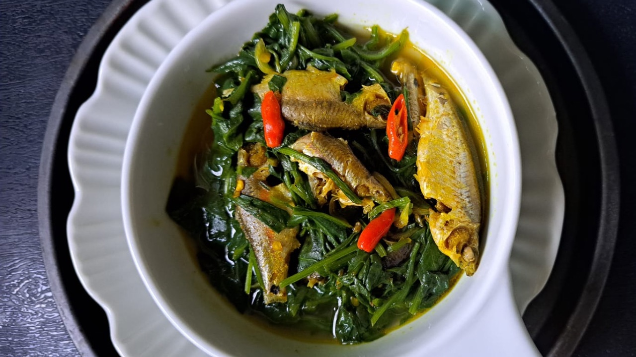 পালং শাকে পুঁটি মাছের ঝোল