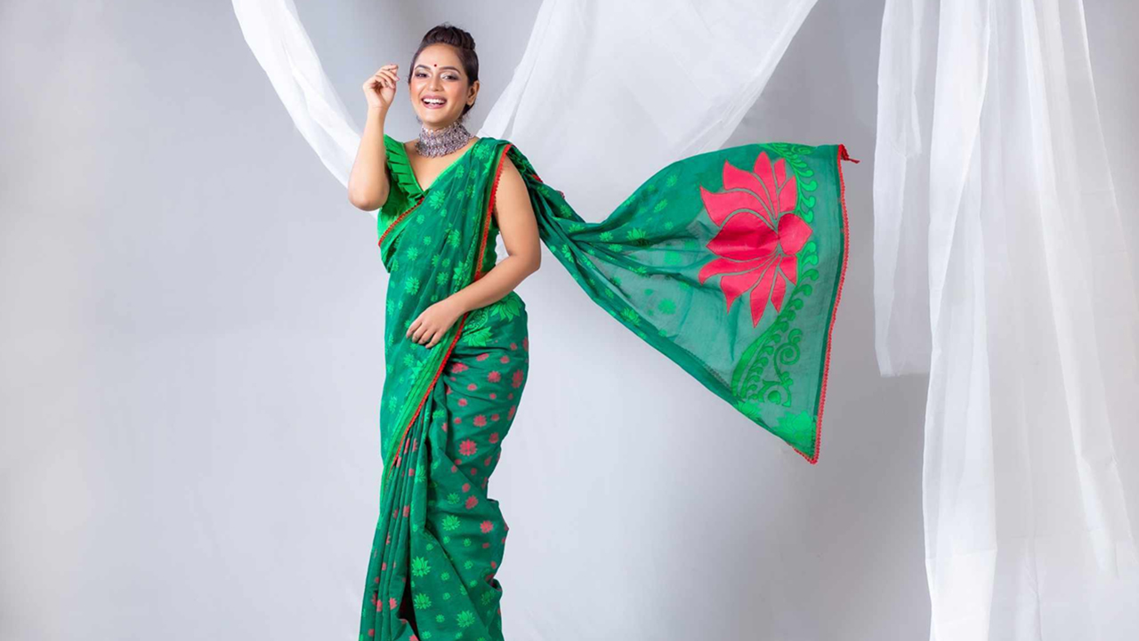 পোশাকে বিজয়ের গৌরব