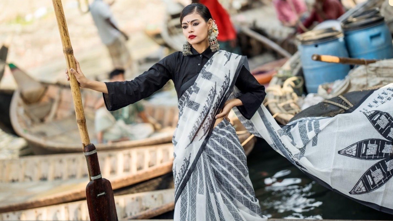 বসনে একুশের ছোঁয়া