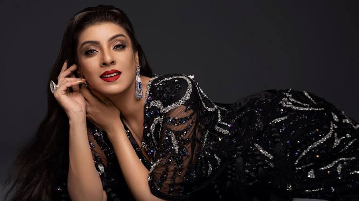 দ্বৈত চরিত্রে মৌ, আসছে বিশেষ নাটক ‘সোনার সিন্দুক’