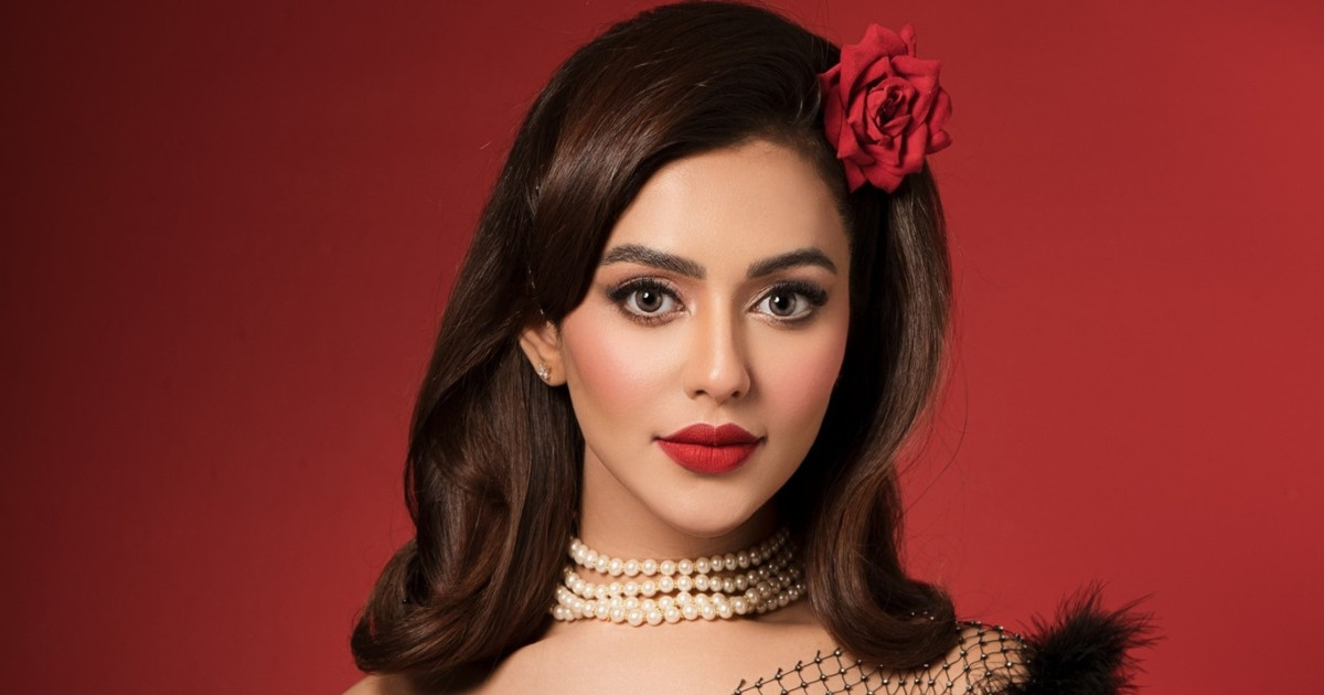 তিন শব্দে ইঙ্গিত দিলেন নুসরাত ফারিয়া