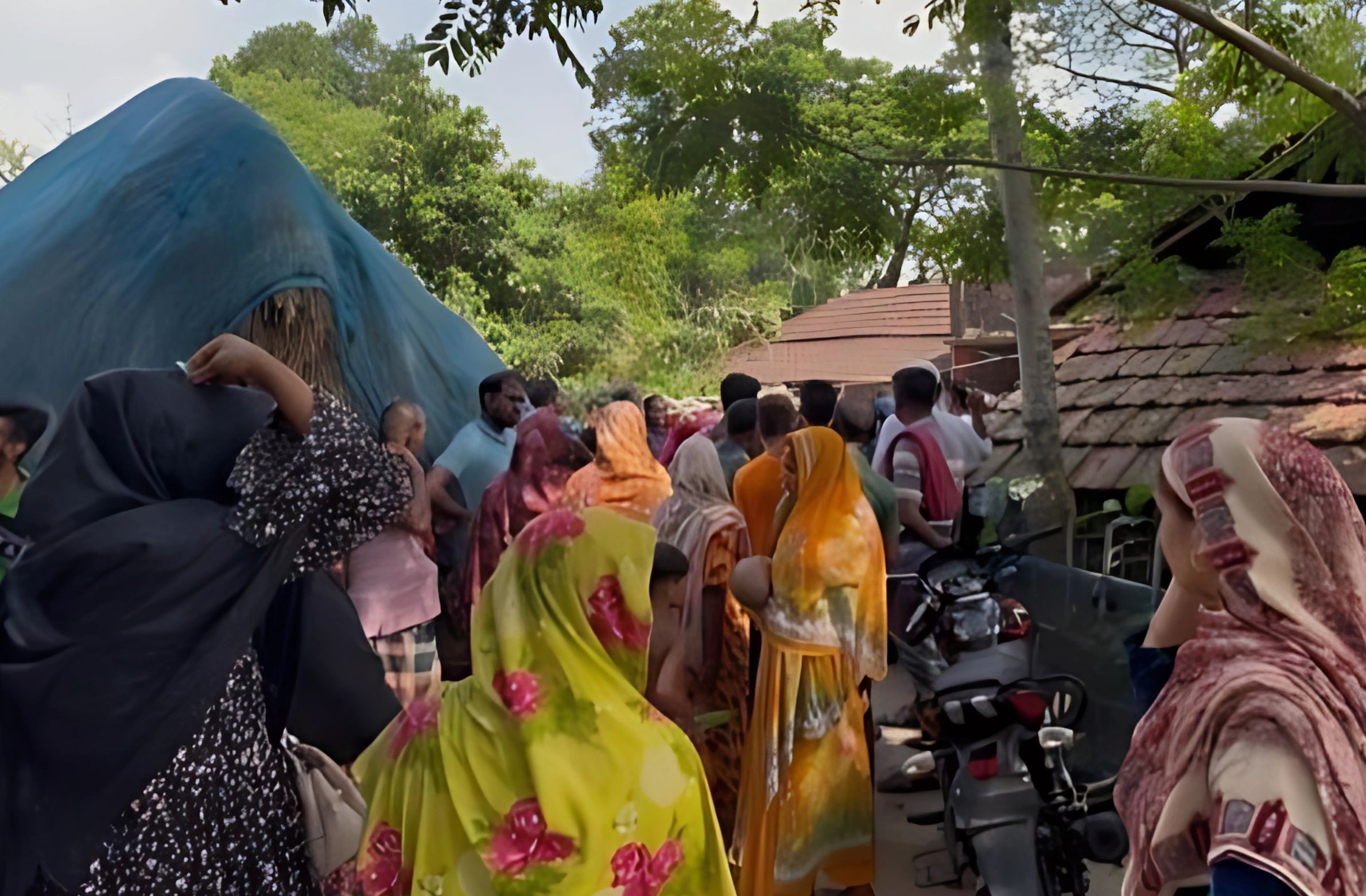 মাঠে স্ত্রীর, গাছে স্বামীর লা/শ