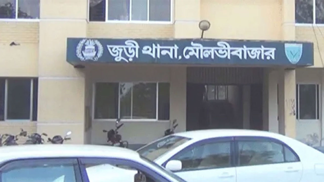 ভিকারুননিসা শিক্ষার্থীকে সাঁতার শেখাতে গিয়ে বাবাসহ পানিতে তলিয়ে গেল জীবন