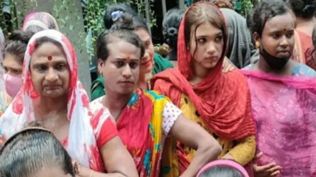 রক্ত দিতে বার্ন ইনস্টিটিউটে ছুটে এলেন তৃতীয় লিঙ্গের শতাধিক মানুষ