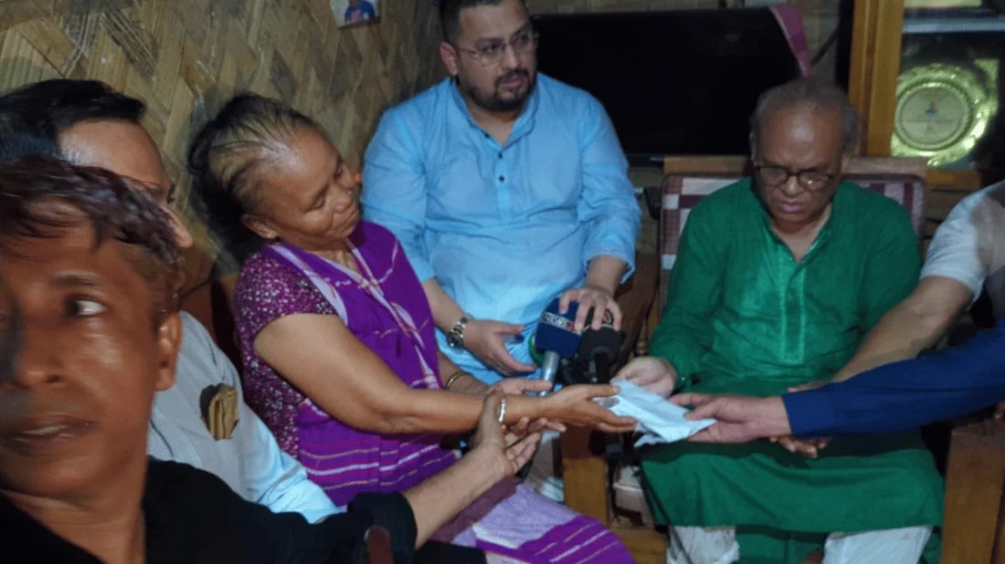 ঋতুপর্ণার অসুস্থ মায়ের পাশে দাঁড়ালেন তারেক রহমান