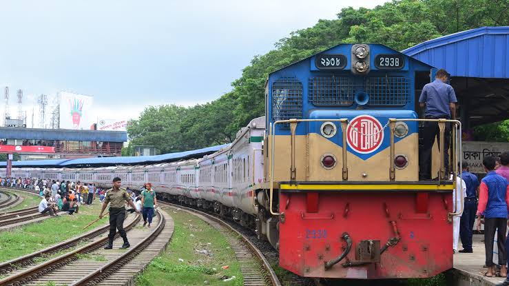 রাজধানীতে ট্রেনের ধাক্কায় অজ্ঞাত নারীর মৃ/ত্যু