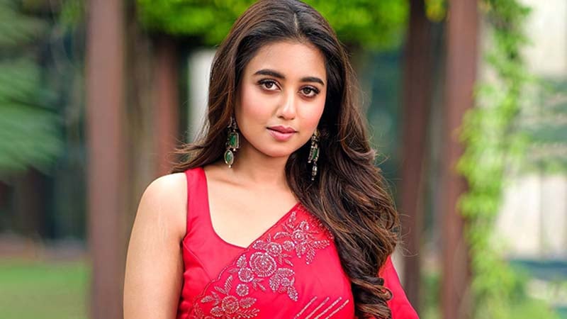 হাসপাতালে ভর্তি অভিনেত্রী স্বস্তিকা